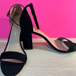 Women black chunky heels size 8